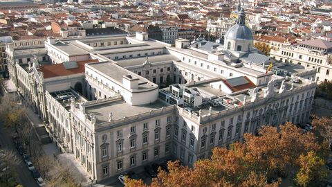 El Tribunal Supremo anula varios aspectos del Reglamento de Extranjería (RD 1155/2024), pero avala su estructura general