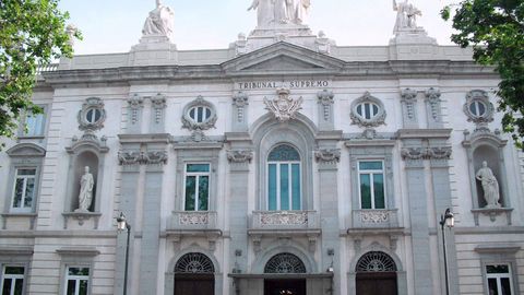 Sentencia del Tribunal Supremo: anulación de múltiples artículos RD 1155/2024 (ETT, reagrupación, antecedentes, hijos menores)